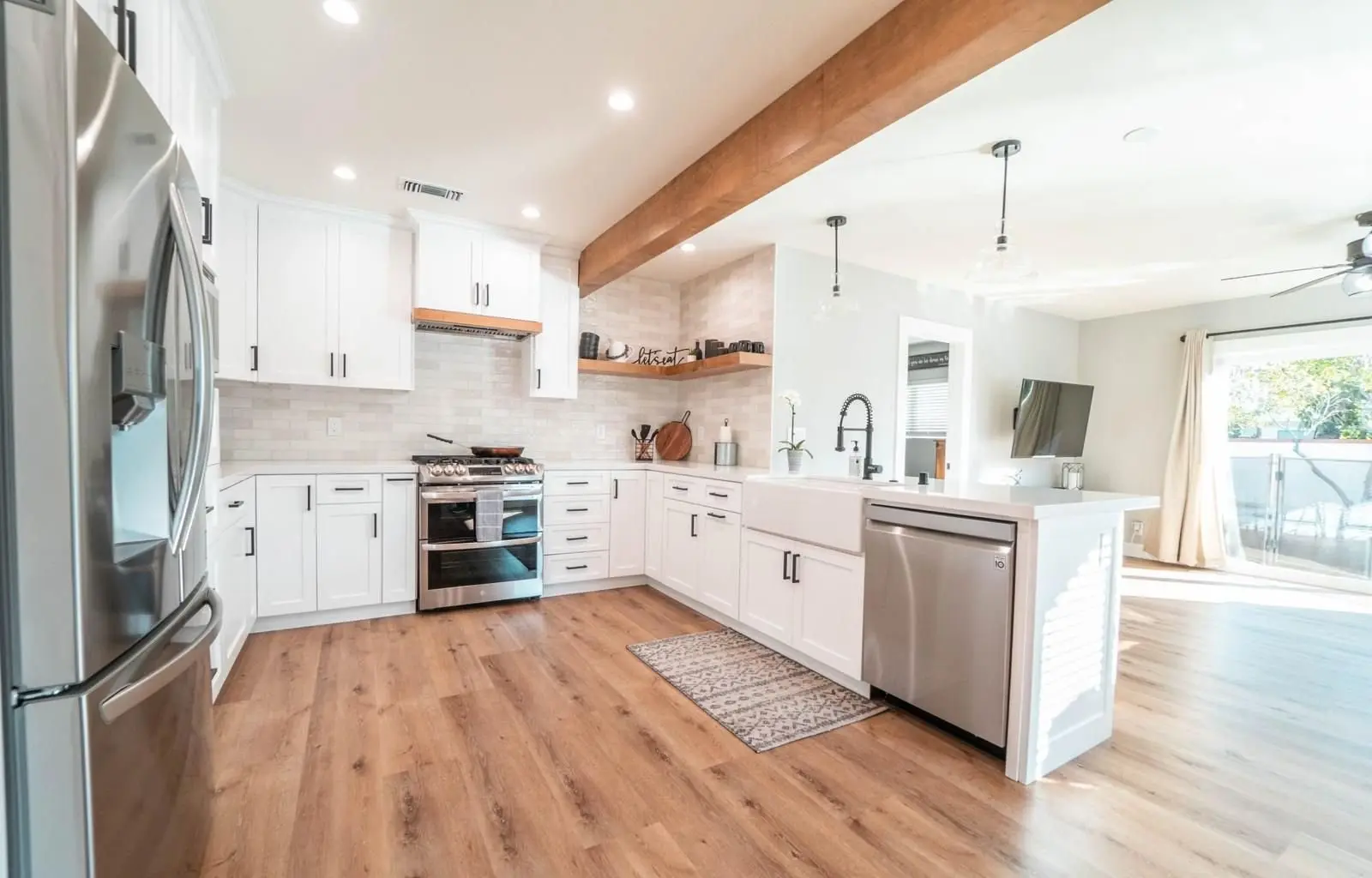 Professional Home Remodeling Henderson services improving kitchens and bathrooms for homeowners in neighborhoods like Whitney Ranch and Seven Hills.